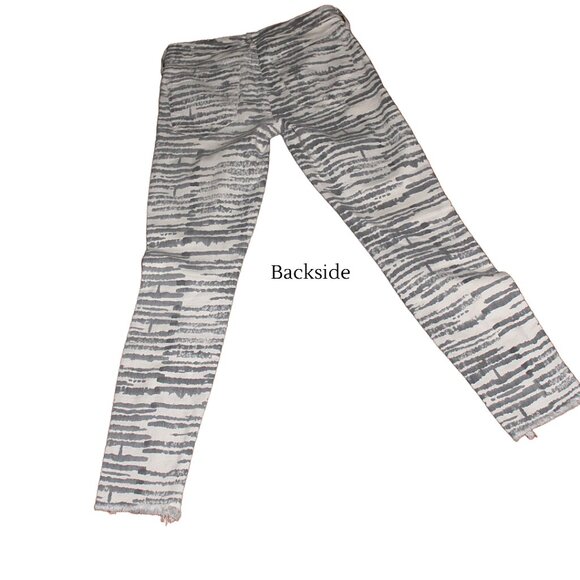 Mother Looker Girl With Cat Tattoo Ankle Fray Gray Cream Jeans, Size 26 - Picture 4 of 7